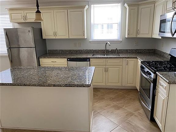 2nd image of 460 Carrollton Ave