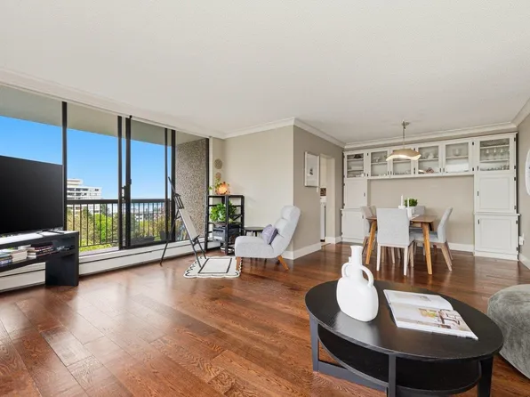 114 W Keith Rd #704, North Vancouver, BC V7P 3C7