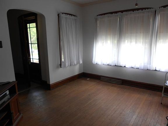2nd image of 4552 W Wrightwood Ave