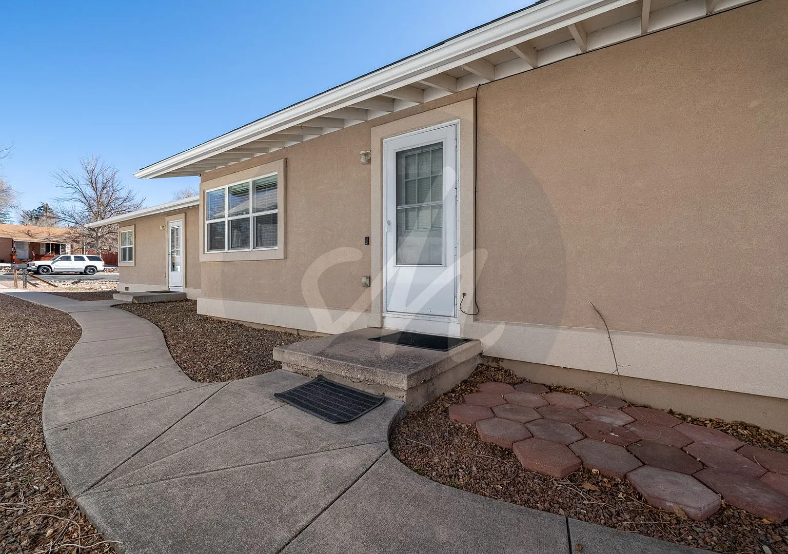 Modern Duplex in Old Colorado City — Photo 1
