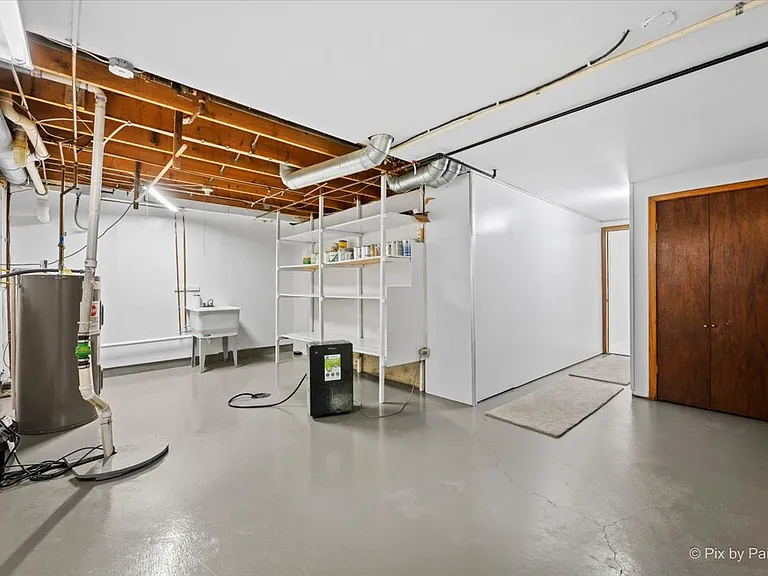 702 N View St — Photo 25