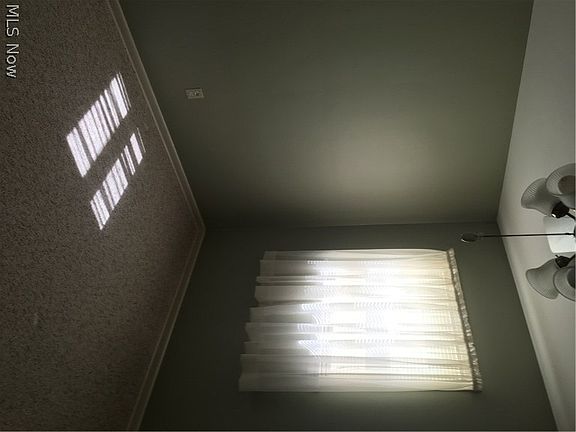 5th image of 61 Hale St