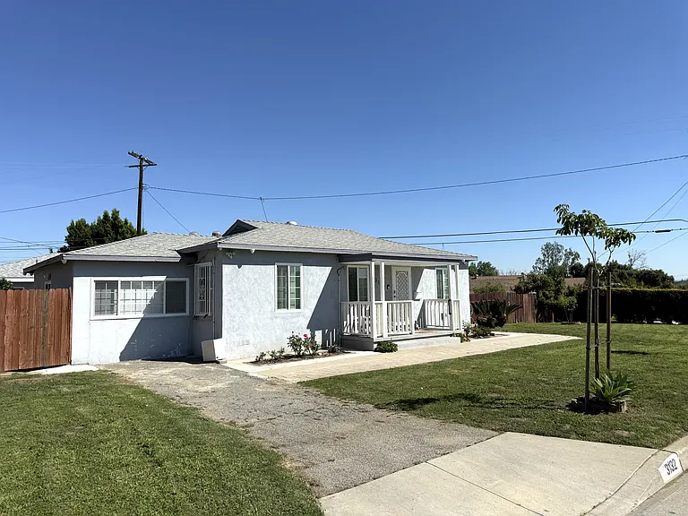 3132 Doolittle Ave — Photo 2