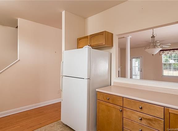 5th image of 2426 Madison Green Dr