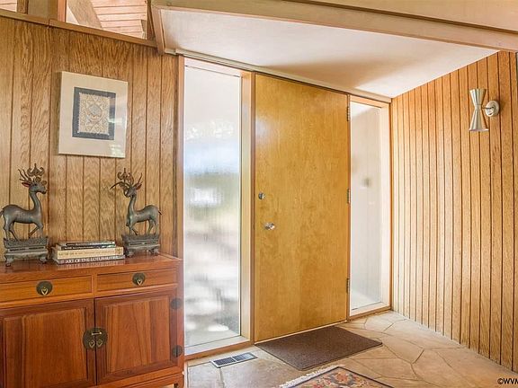 3rd image of 1375 NW Forest Dr