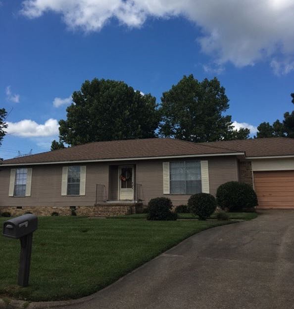 2nd image of 1952 Oakwood Pl