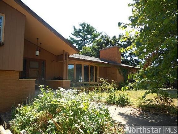 2nd image of 2040 Kenwood Dr E