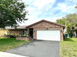 2524 NW 98th Ln, Coral Springs, FL 33065