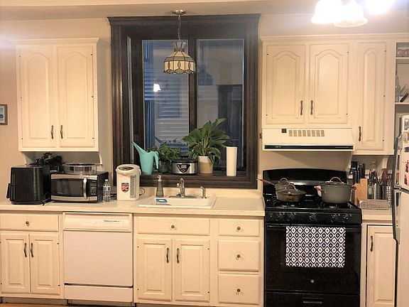 5th image of 230 Safford St #1