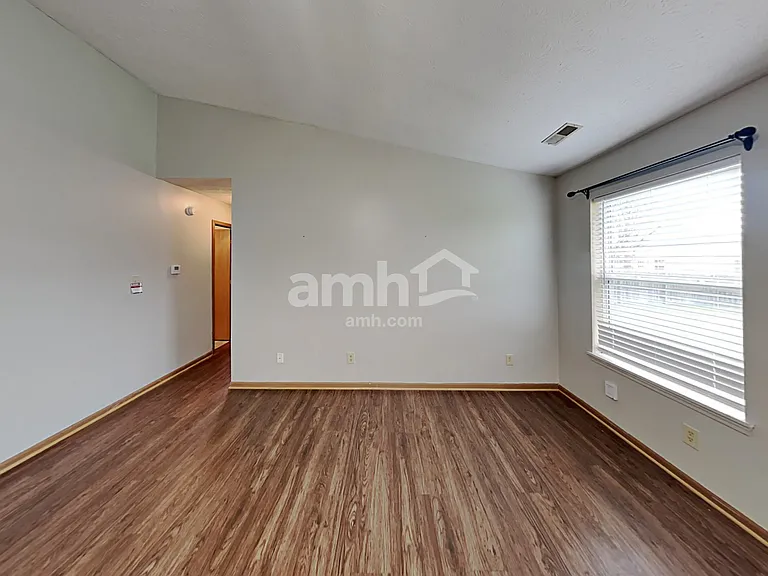 1168 Fielding Ln — Photo 6
