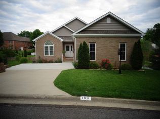 186 Lake Pointe Dr, Paducah, KY 42003
