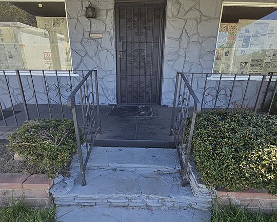 4th image of 1706 W 65th Pl