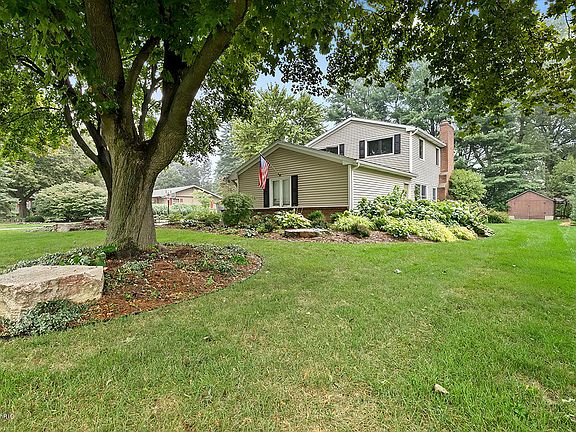 2nd image of 544 Arrowhead Ave SE