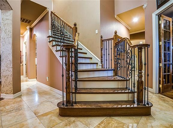 2nd image of 2715 Aurora Ct