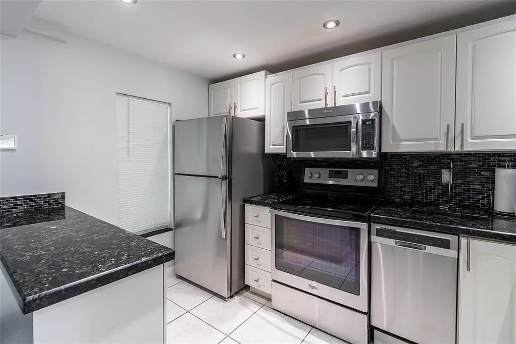 Building Photo - 470 Paradise Isle Blvd #105