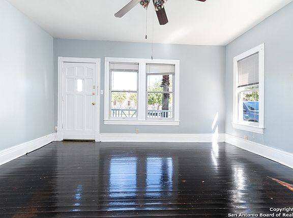 3rd image of 208 E Arsenal