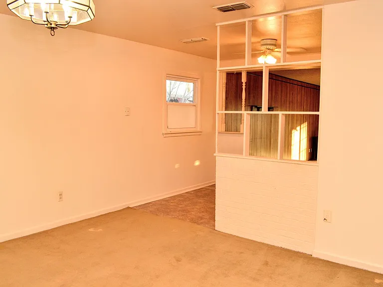 2807 Vanda Ave — Photo 16