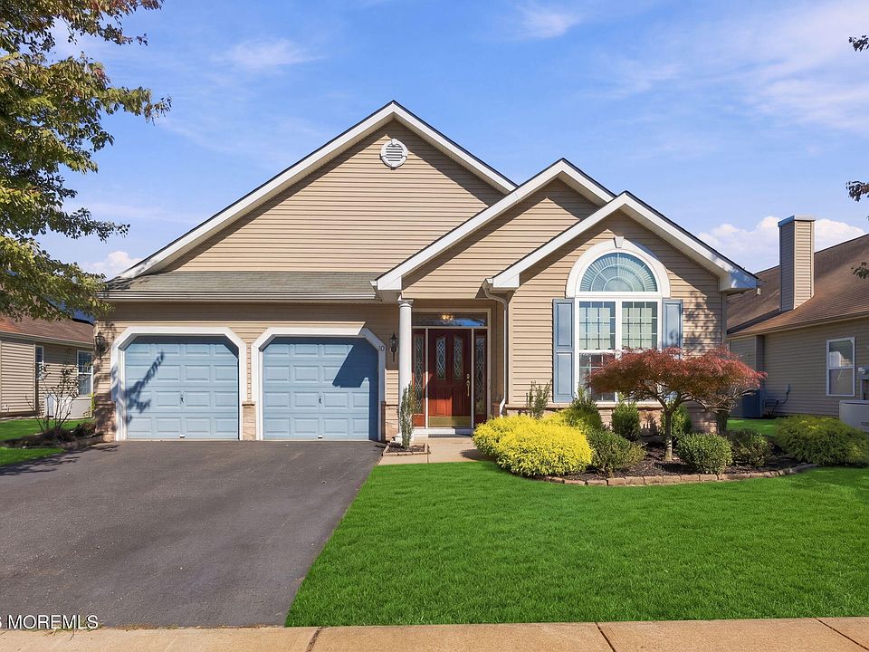 1st image of 10 Woodview Drive