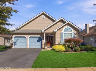 10 Woodview Dr, Whiting, NJ 08759