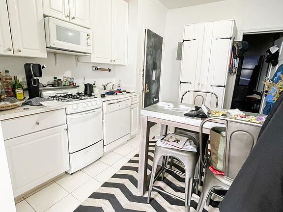 4th image of 523 Hudson St APT 2FN