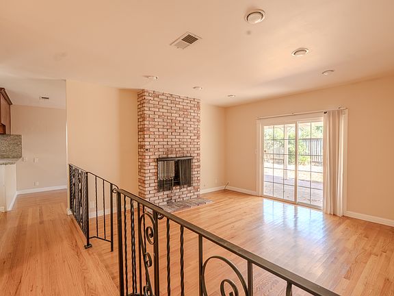 3rd image of 3252 Woody Ln