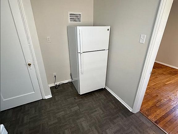 5th image of 308 Marie St
