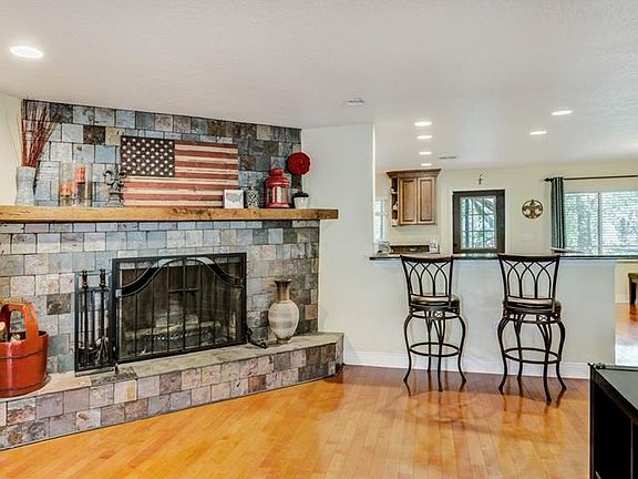 5th image of 2020 Hilltop Dr