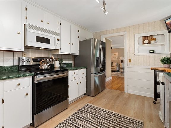 5th image of 60 Howard Ave