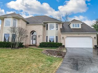 133 Hawkins Cir, Wheaton, IL 60189