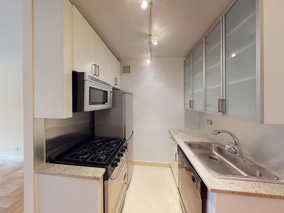 1st image of 30 Park Ave #7NO