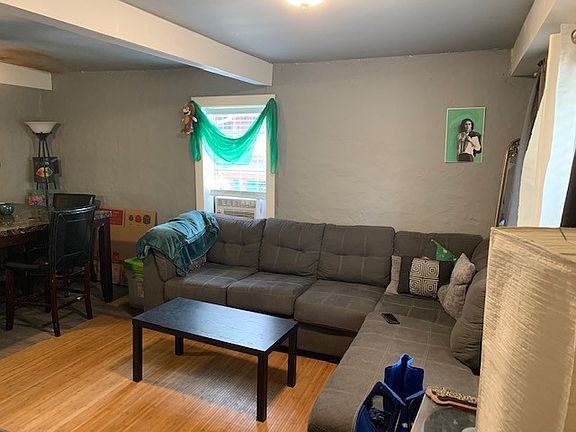 4th image of 1331 W Harlan Ave