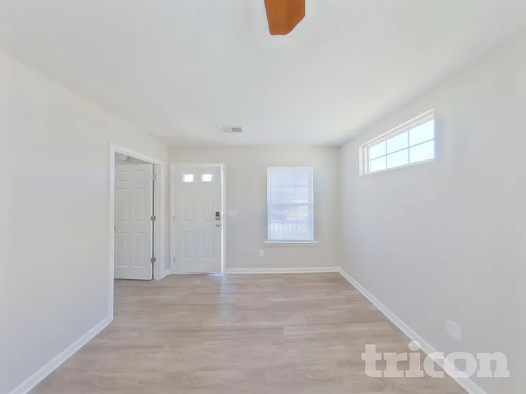 712 Blazing Star Trl — Photo 3