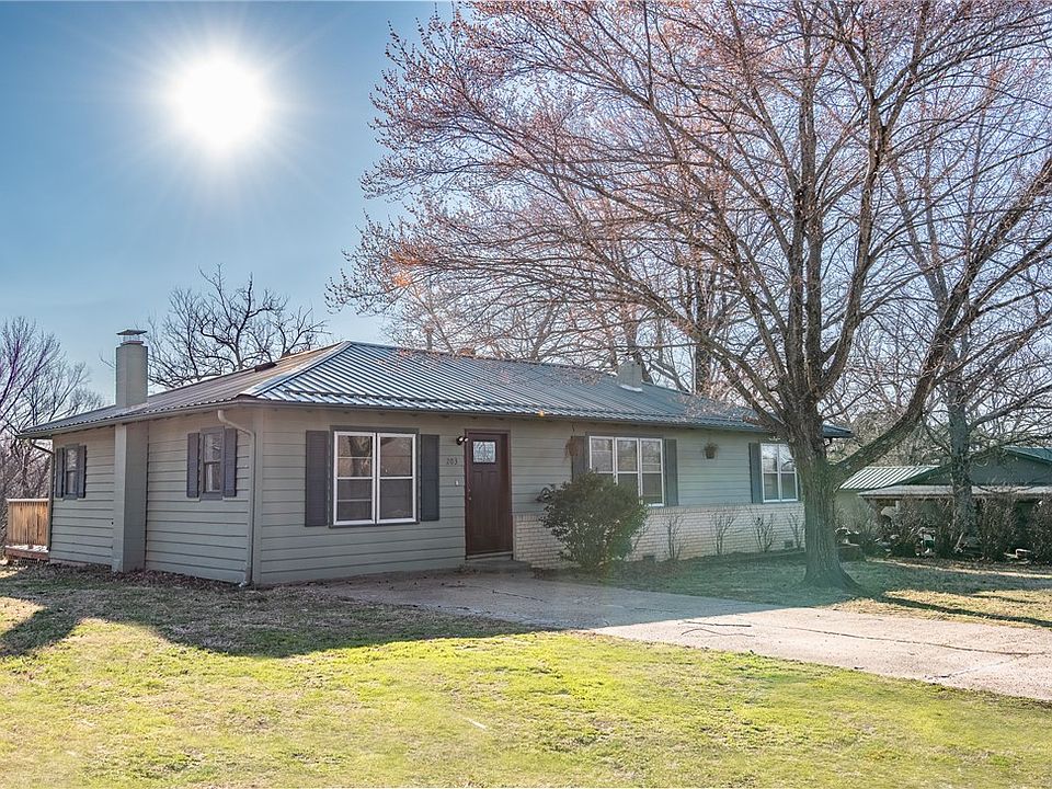 1st image of 203 1st St W