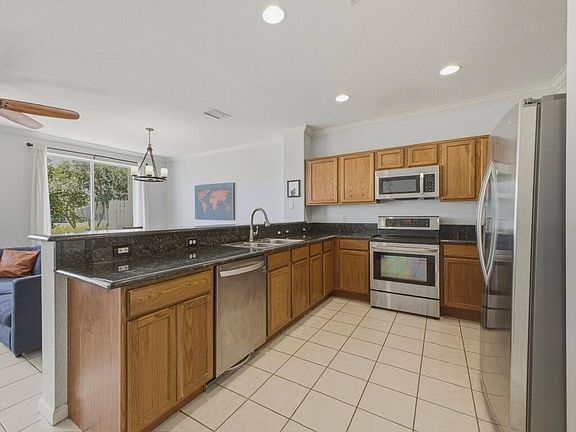 4th image of 3028 N EVERGREEN Circle