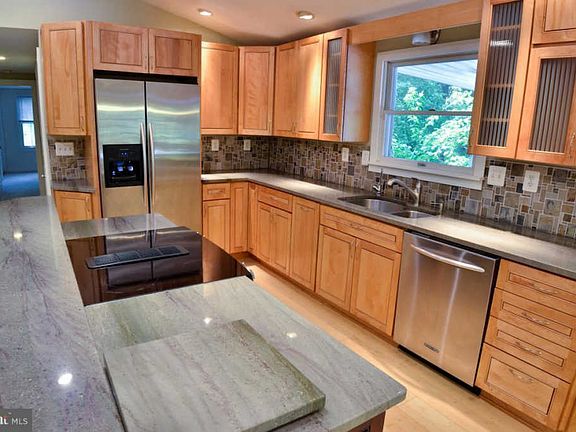 5th image of 232 Wiltshire Ln
