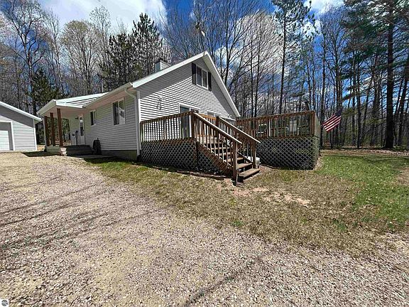 3rd image of 10743 Sprucedale Cir