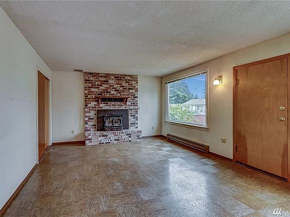 3rd image of 1018 116th St S