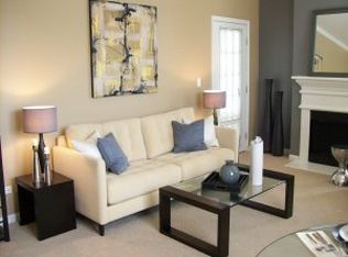 1952 Carlsbad Cir APT 206, Naperville, IL 60563