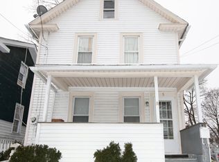 3 Pleasant St, Le Roy, NY 14482