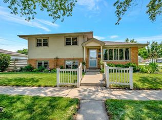 10525 Forest Ln, Chicago Ridge, IL 60415