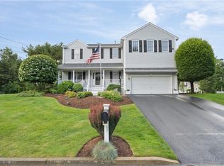 16 Ashbrook Dr, Cranston, RI 02921