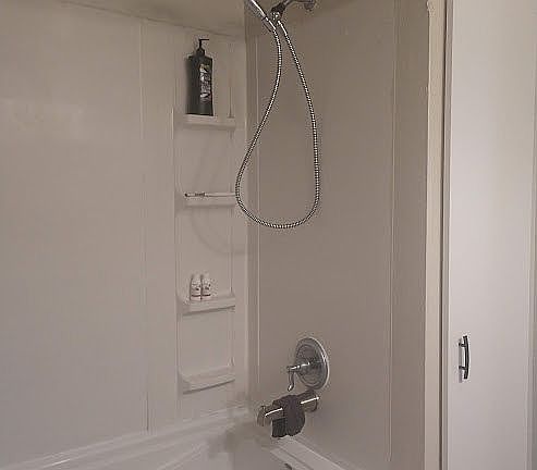 3rd image of 7 Lake Hurst Dr