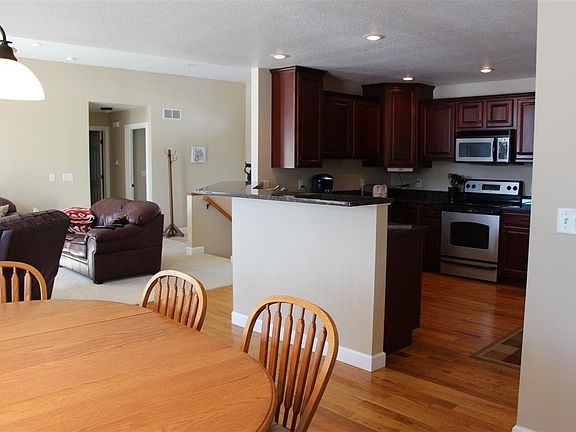 4th image of 407 Whispering Willow Ln