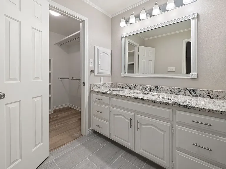 306 Westpark Dr N — Photo 15