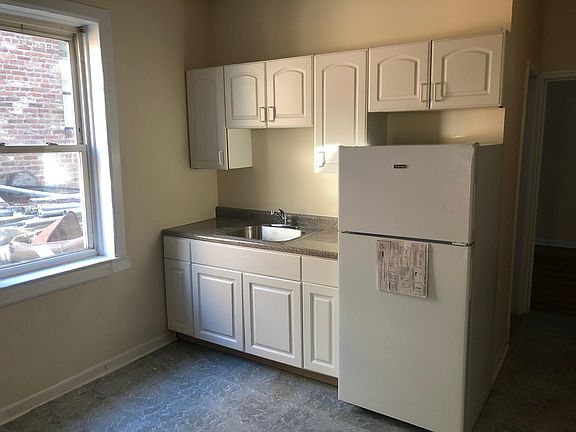 2nd image of 144 Cortlandt St