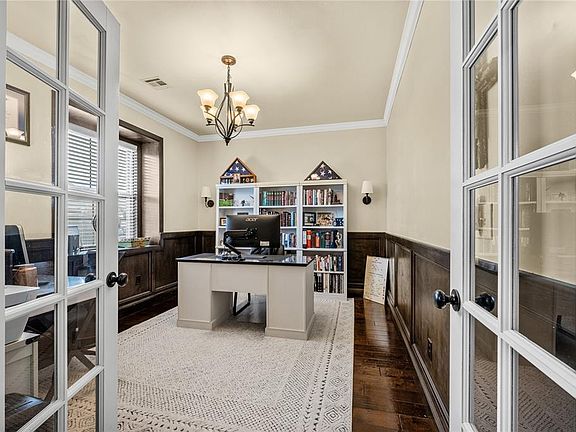 5th image of 10813 NW 35th St