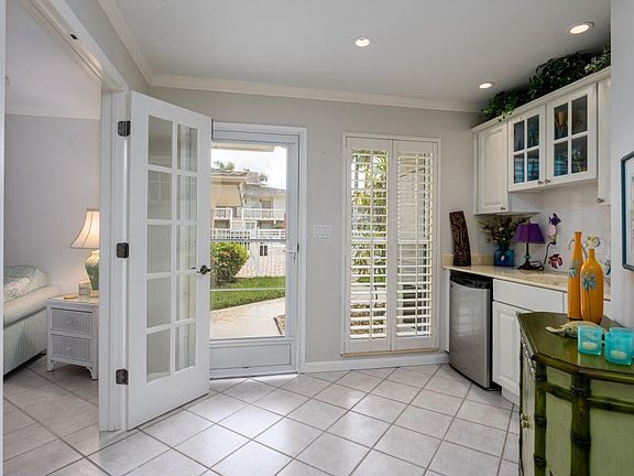 4th image of 1215 Edington Pl #3X
