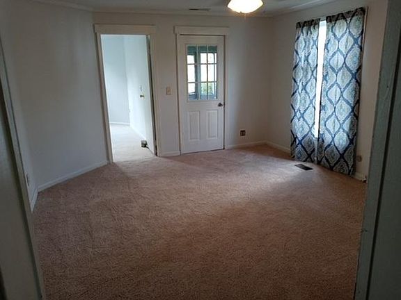 3rd image of 306 S Oak St