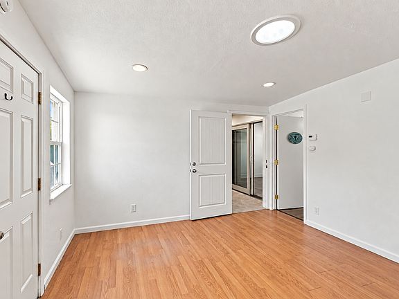 5th image of 901 River St #A