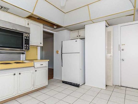 3rd image of 3703 NE 166th St #1010